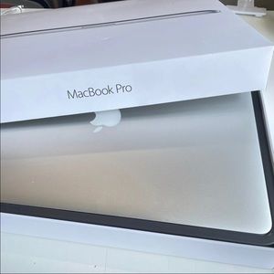 15 inch Apple MacBook Pro Fully Function